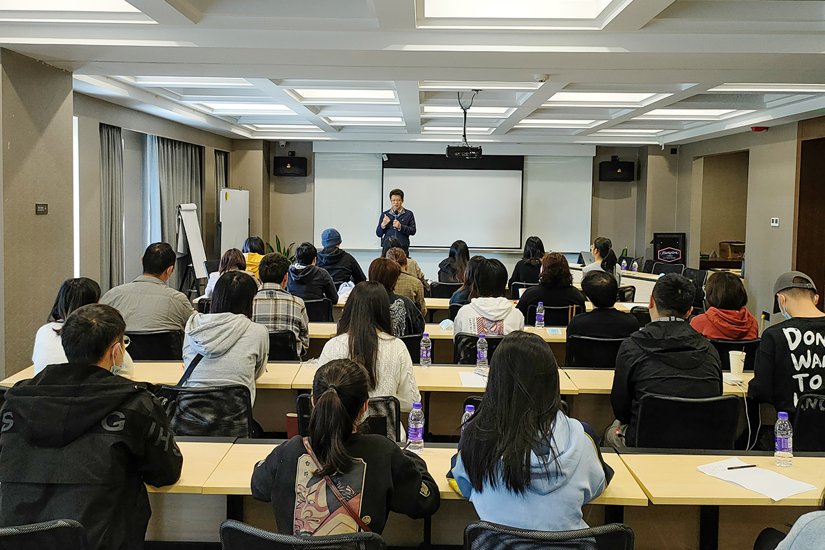 知行致远管理层述职大会 8