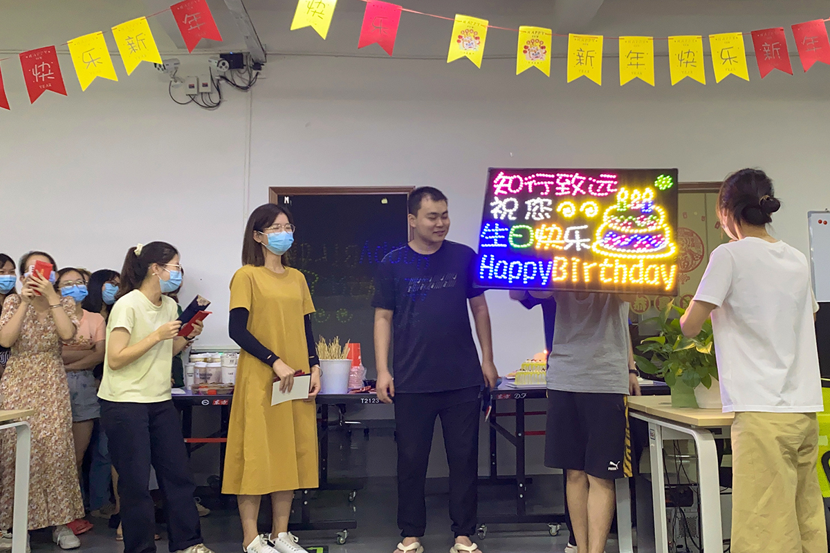 生日相聚，共享温暖与喜悦