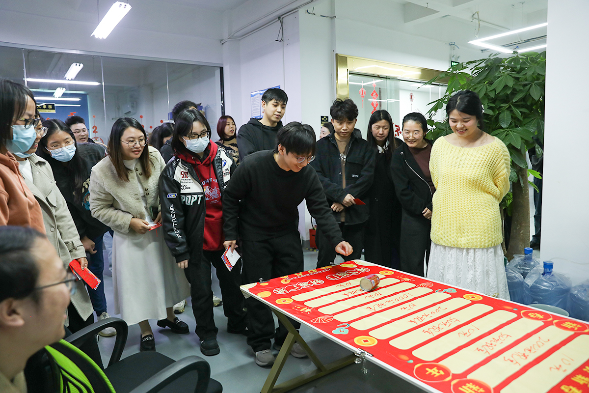 惊喜抽奖，点燃年会欢乐氛围 8